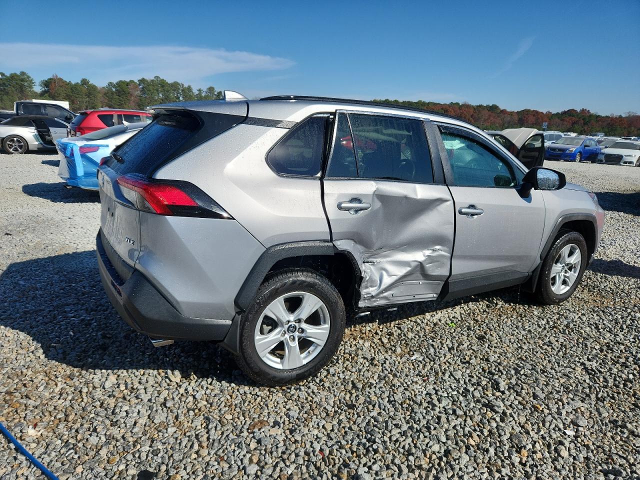 Toyota RAV4 Xle Image 7