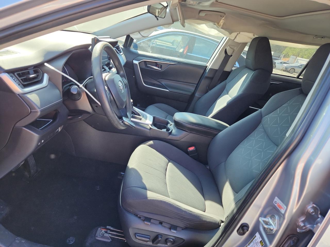 Toyota RAV4 Xle Image 12