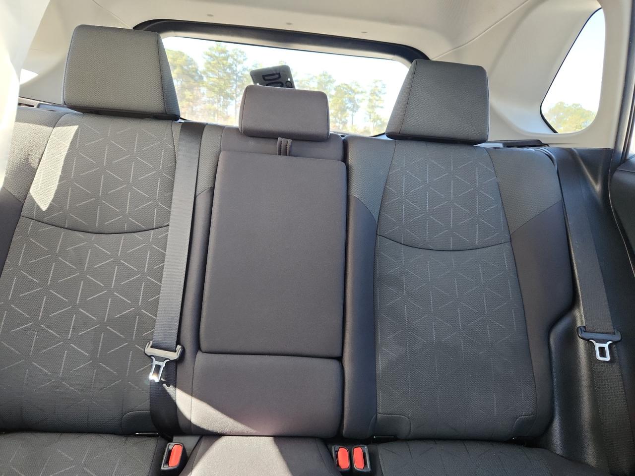 Toyota RAV4 Xle Image 13