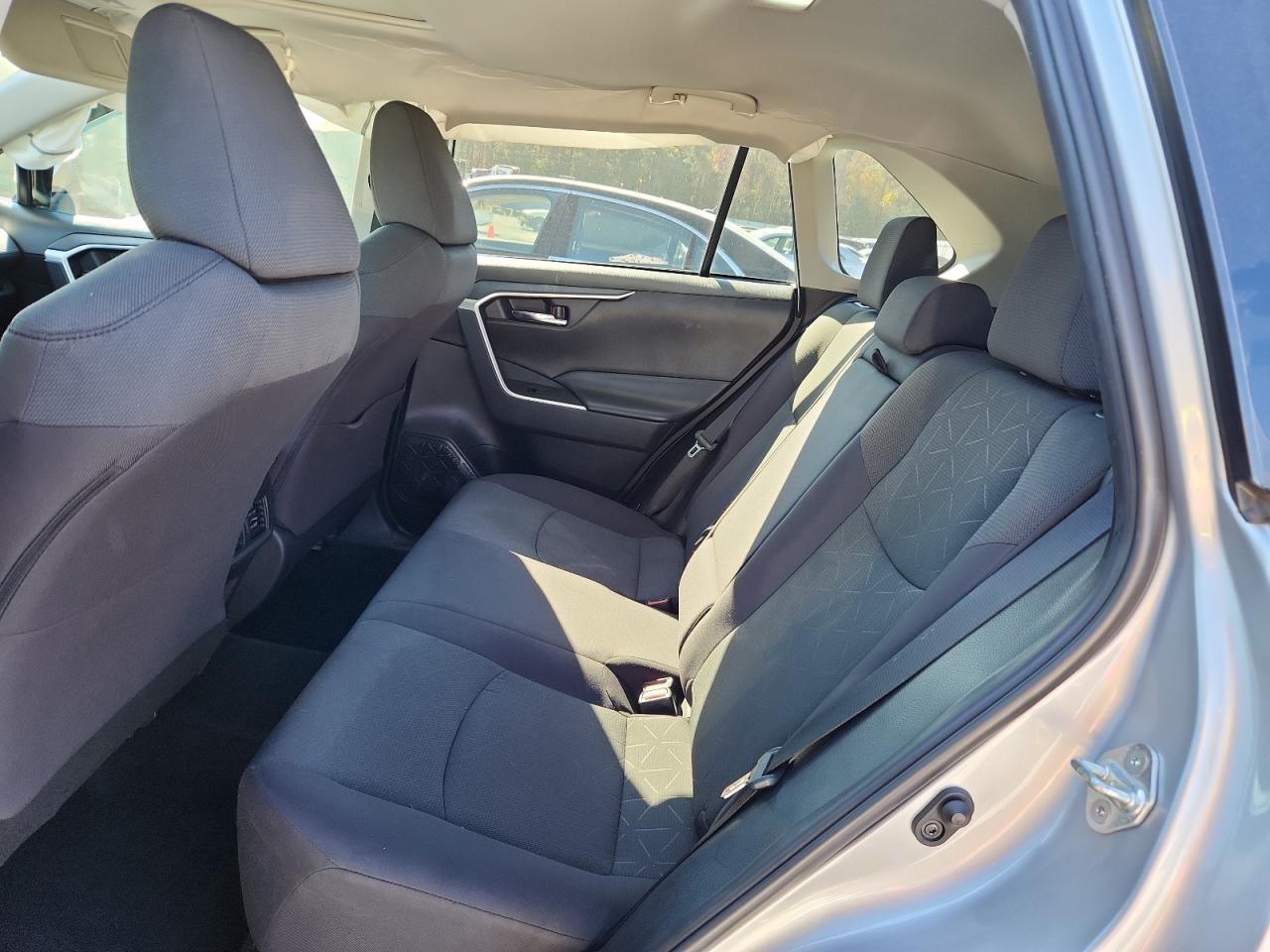 Toyota RAV4 Xle Image 10