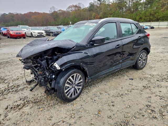  Salvage Nissan Kicks