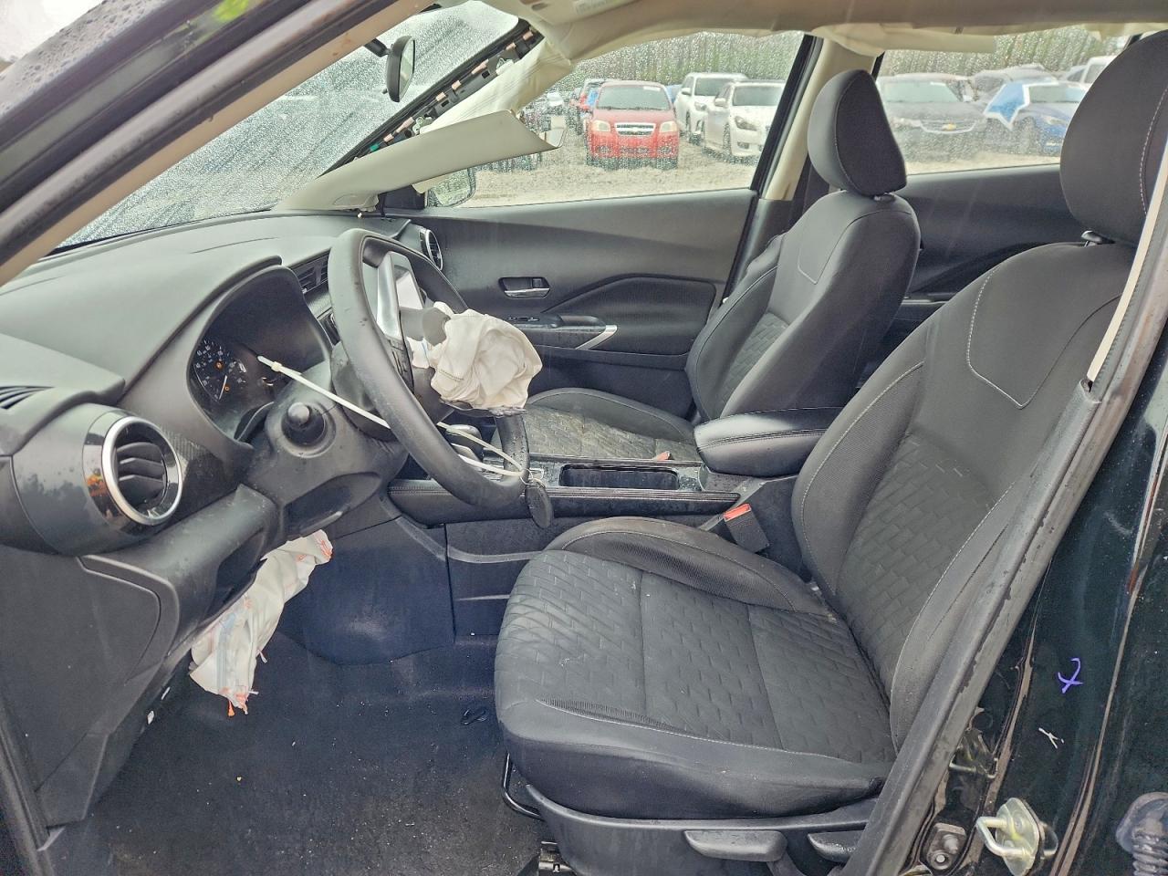 Nissan Kicks Sv Image 9