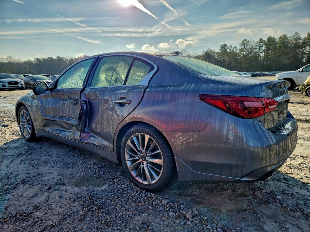INFINITI Q50 Luxe Image 2
