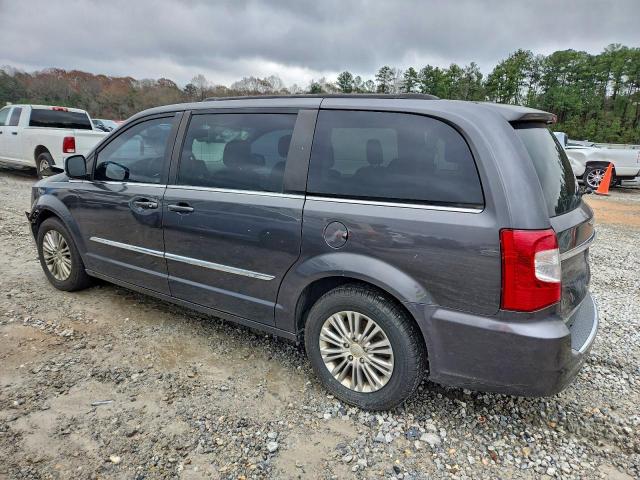 Chrysler Minivan Touring L Image 3