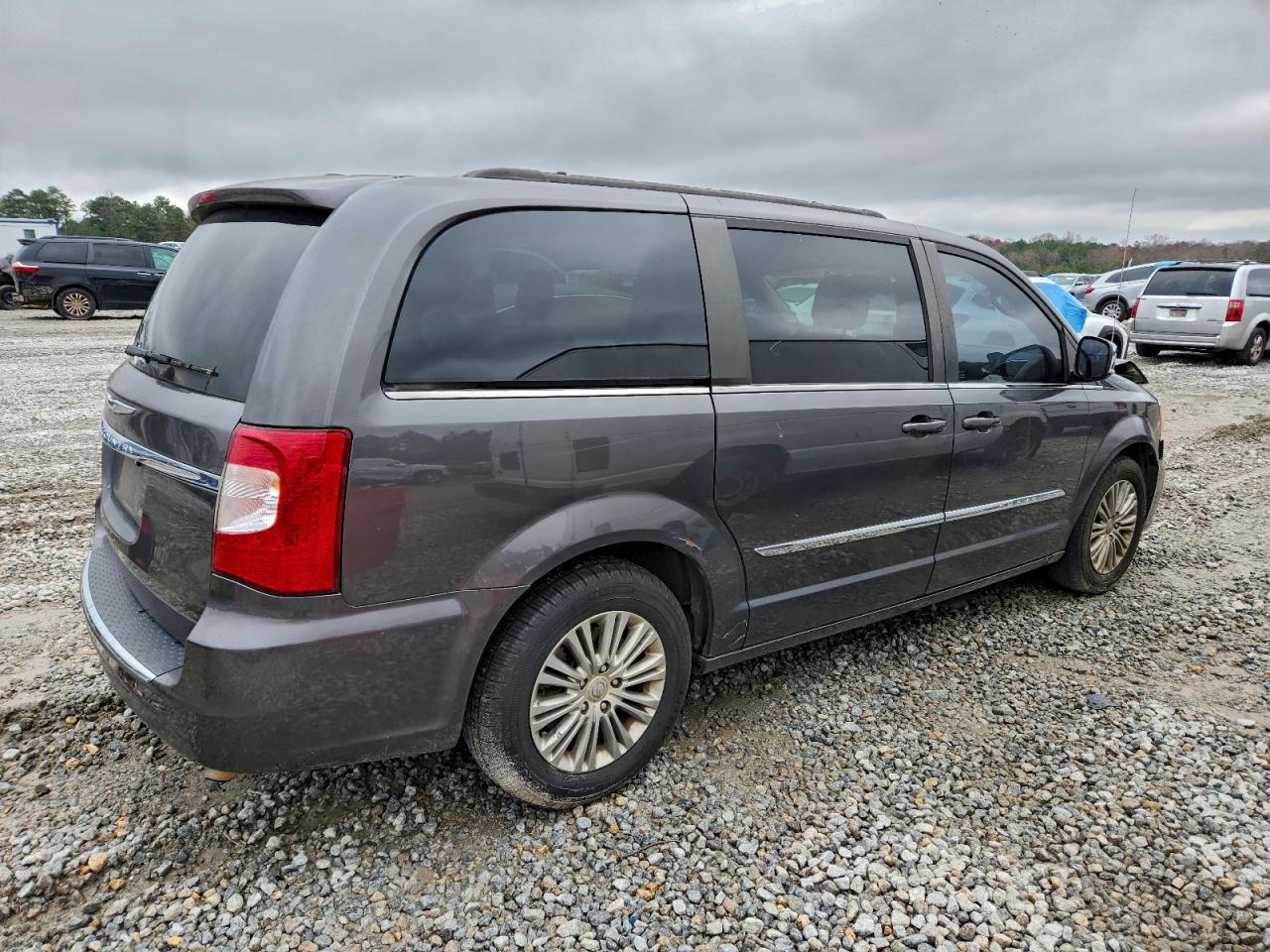 Chrysler Minivan Touring L Image 5