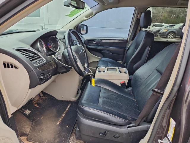 Chrysler Minivan Touring L Image 4