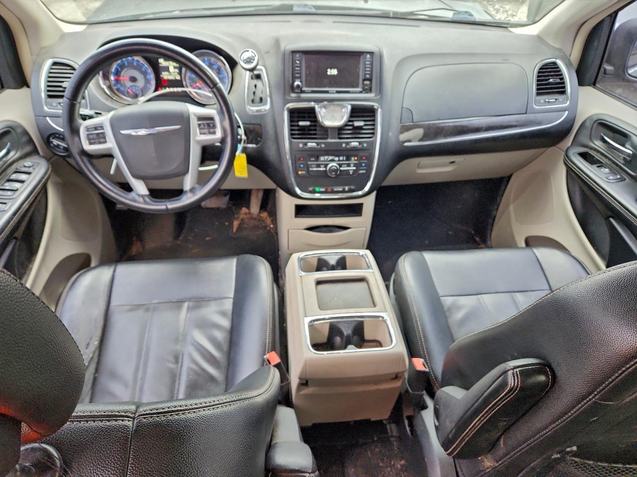 Chrysler Minivan Touring L Image 10