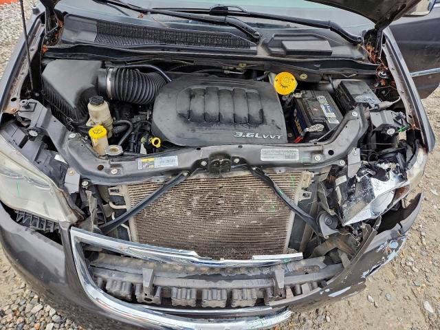 Chrysler Minivan Touring L Image 8