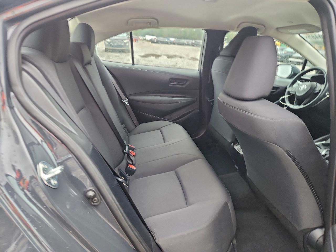 Toyota Corolla Le Image 9