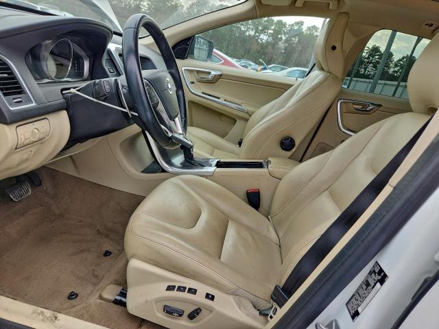 Volvo XC60 T6 Platinum Image 2