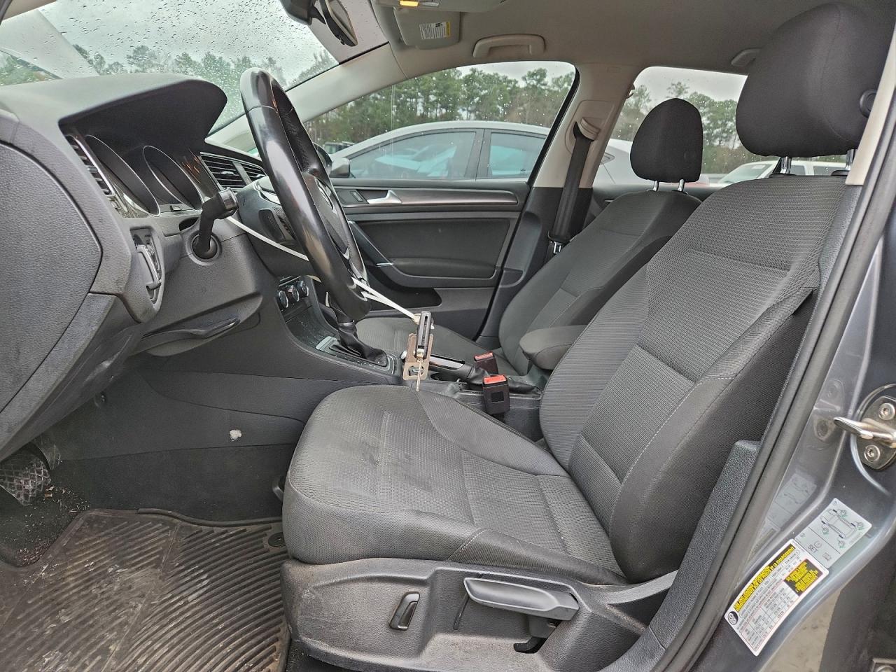 Volkswagen Golf S Image 10