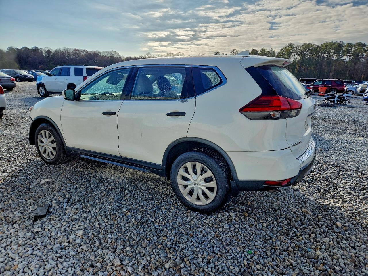 Nissan Rogue S Image 3