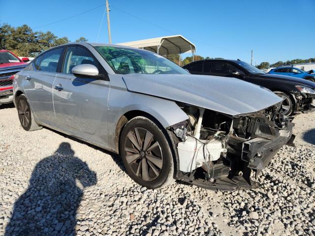 Nissan Altima Sv Image 2