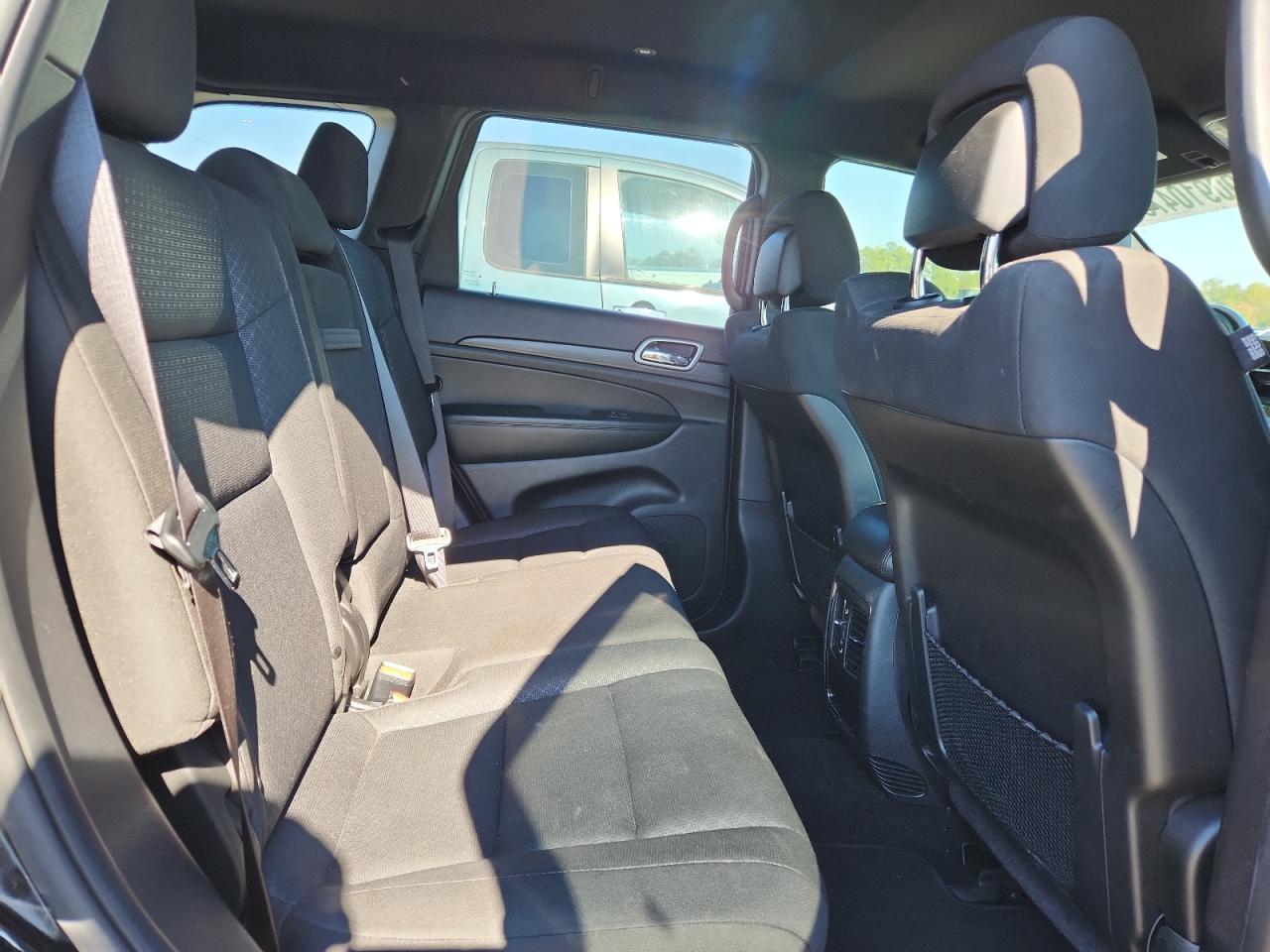 Jeep Grand Cherokee Laredo Image 9