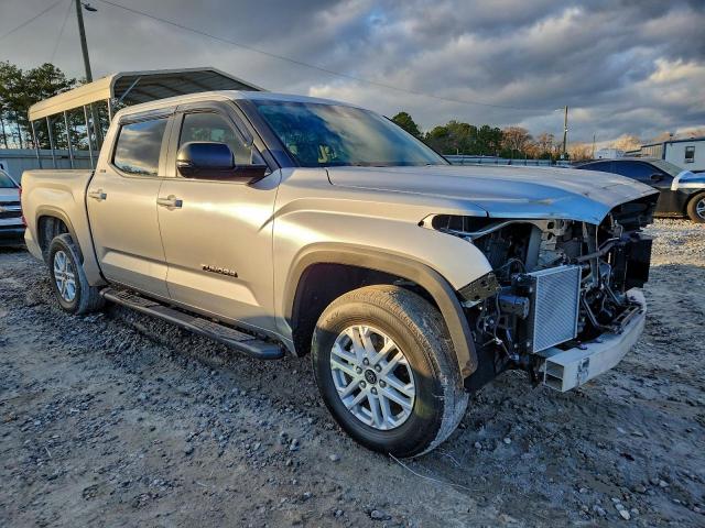 Toyota Tundra Crewmax Sr Image 2