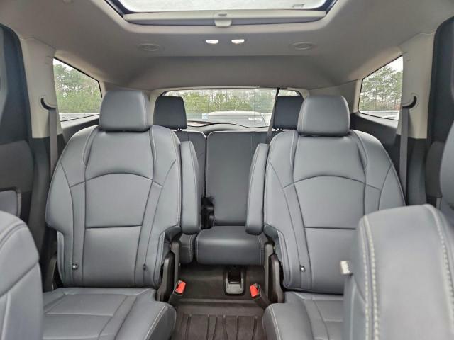 Buick Enclave Essence Image 6