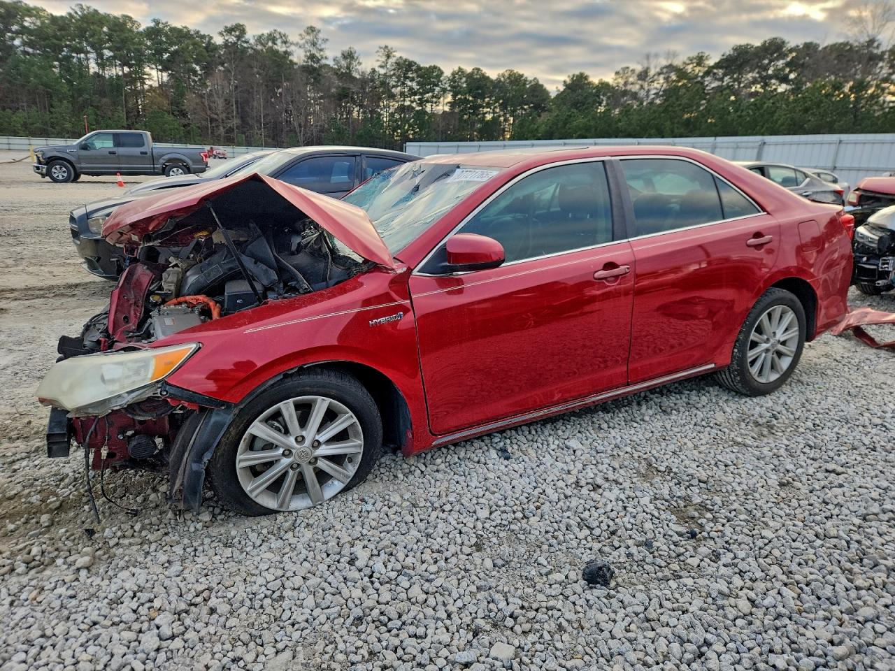 Toyota Camry Hybrid Image 1