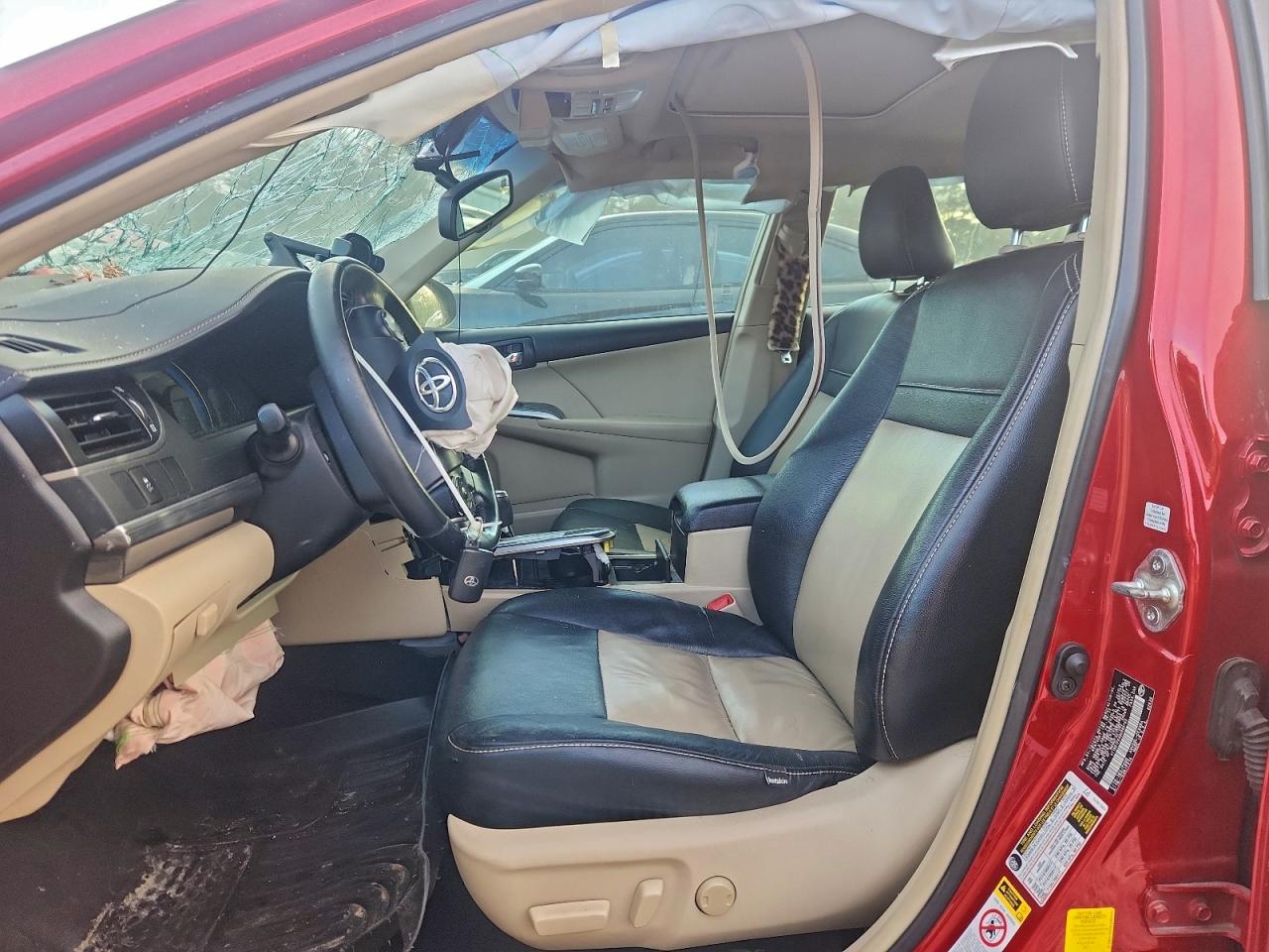 Toyota Camry Hybrid Image 4