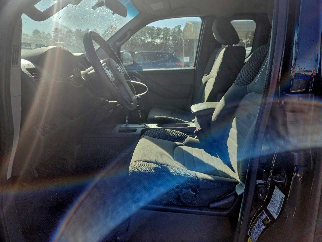 Nissan Frontier Sv Image 11