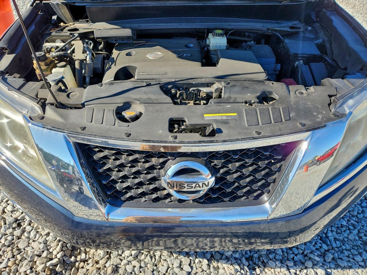 Nissan Pathfinder S Image 8