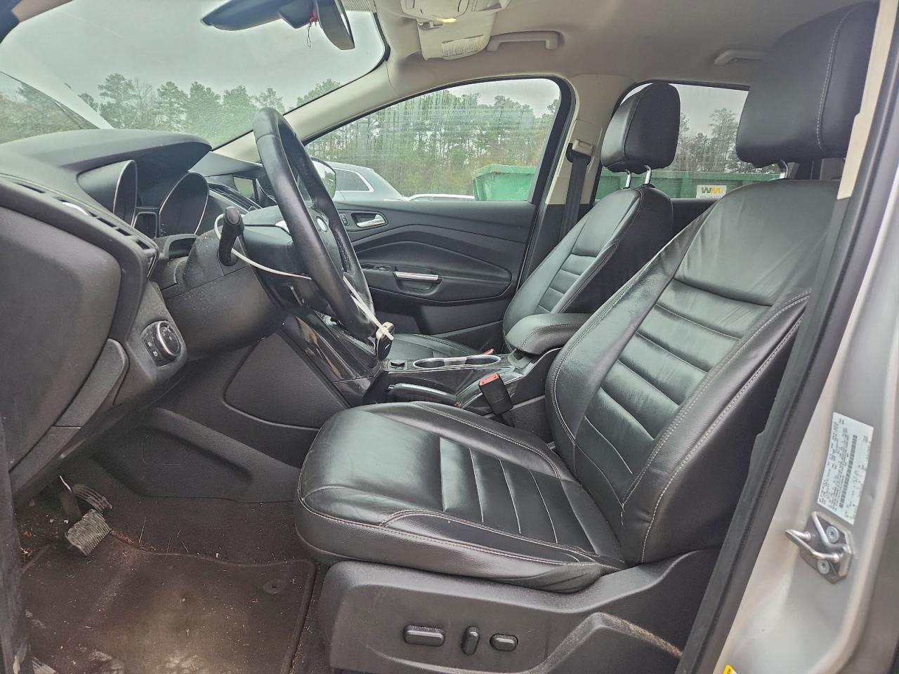 Ford Escape Titanium Image 3