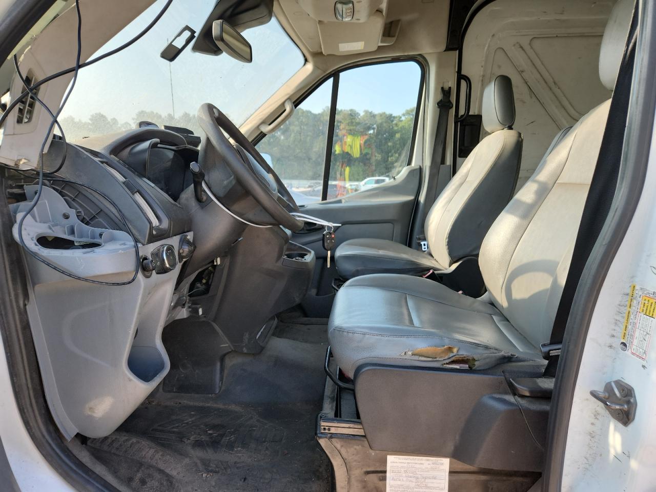 Ford Transit T-250 Image 6