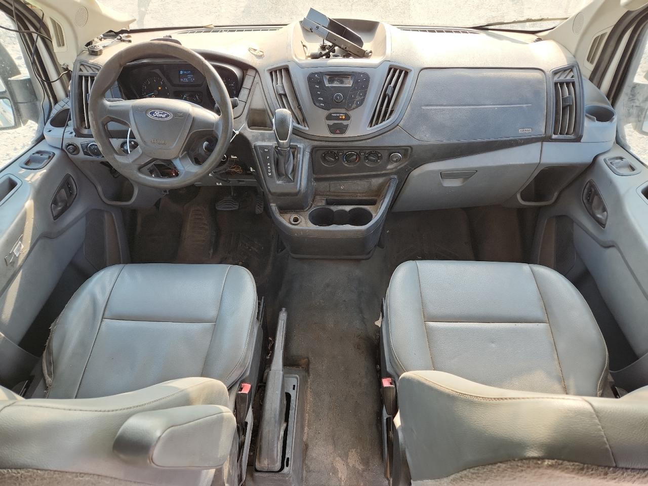 Ford Transit T-250 Image 4