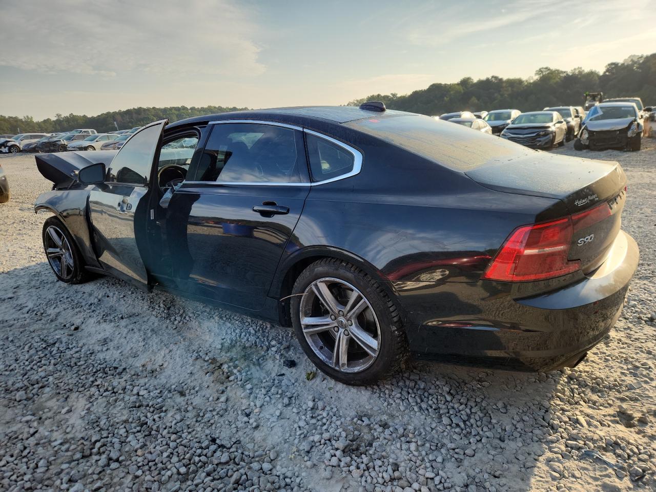 Volvo S90 T5 Momentum Image 3