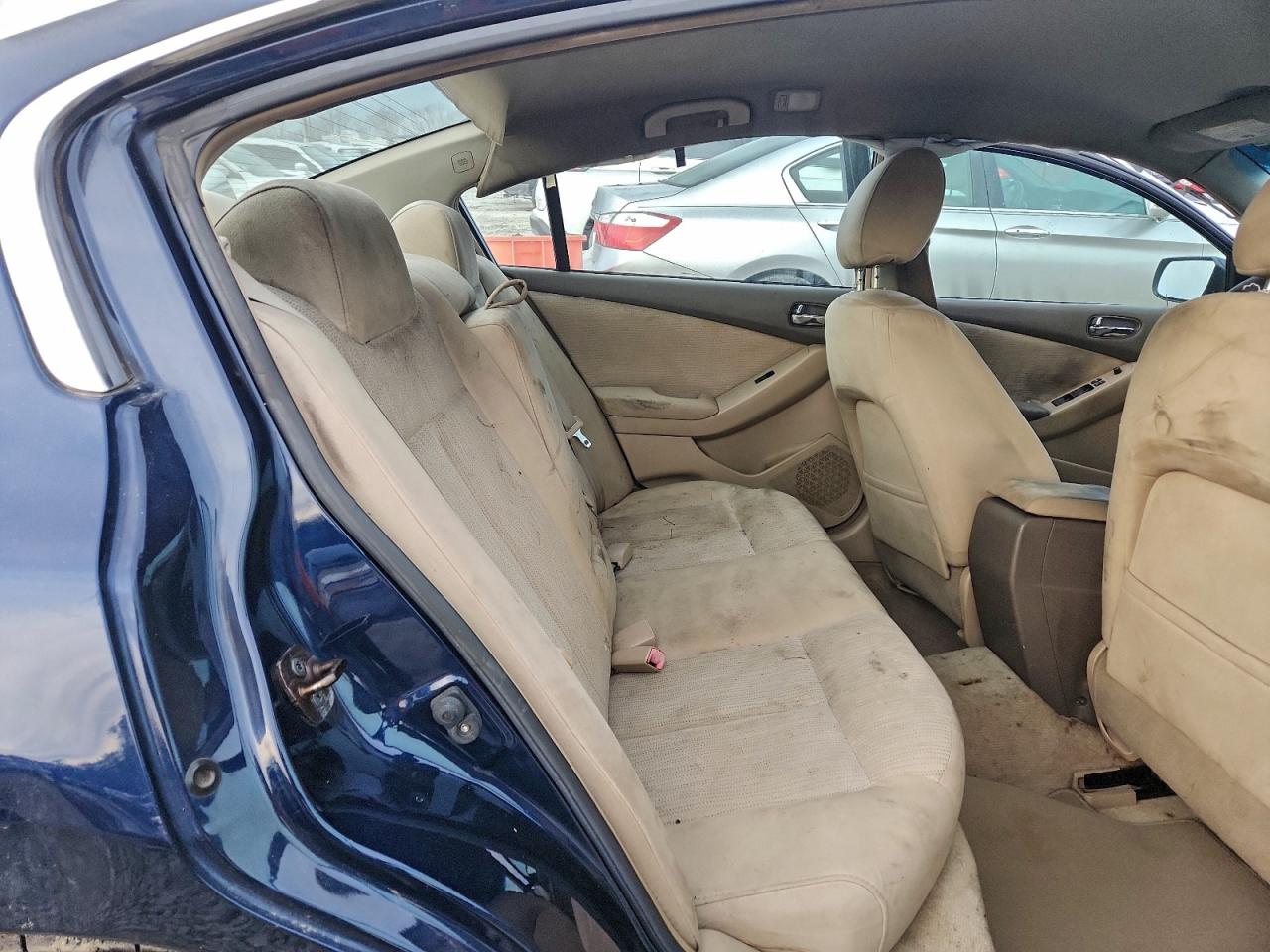 Nissan Altima Base Image 11