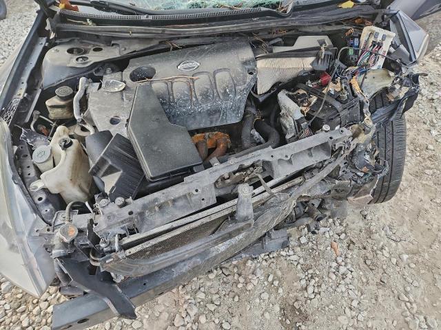 Nissan Altima Base Image 12