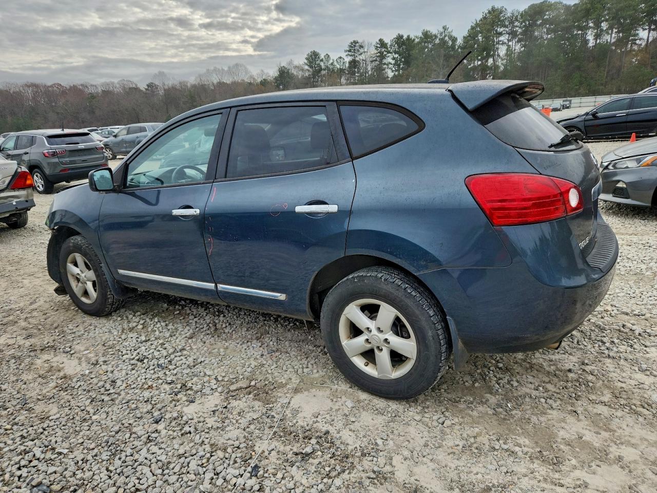 Nissan Rogue S Image 2