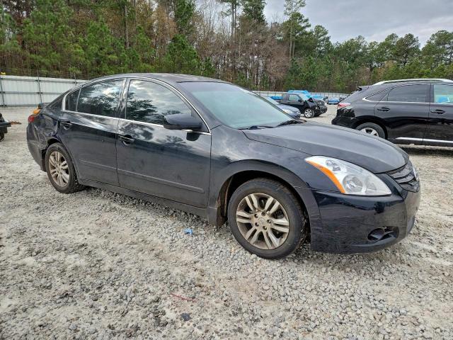 Nissan Altima Base Image 7