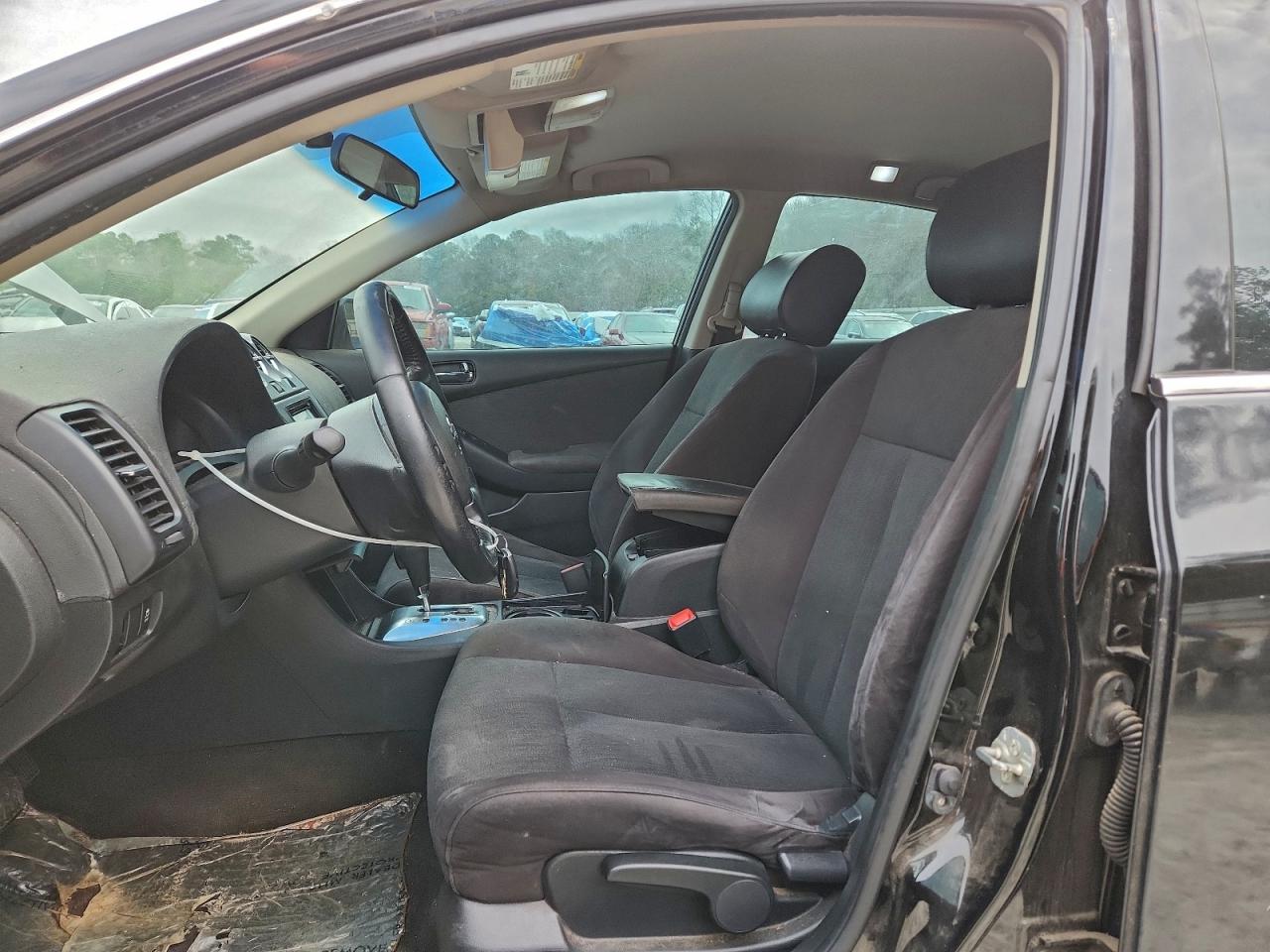 Nissan Altima Base Image 4