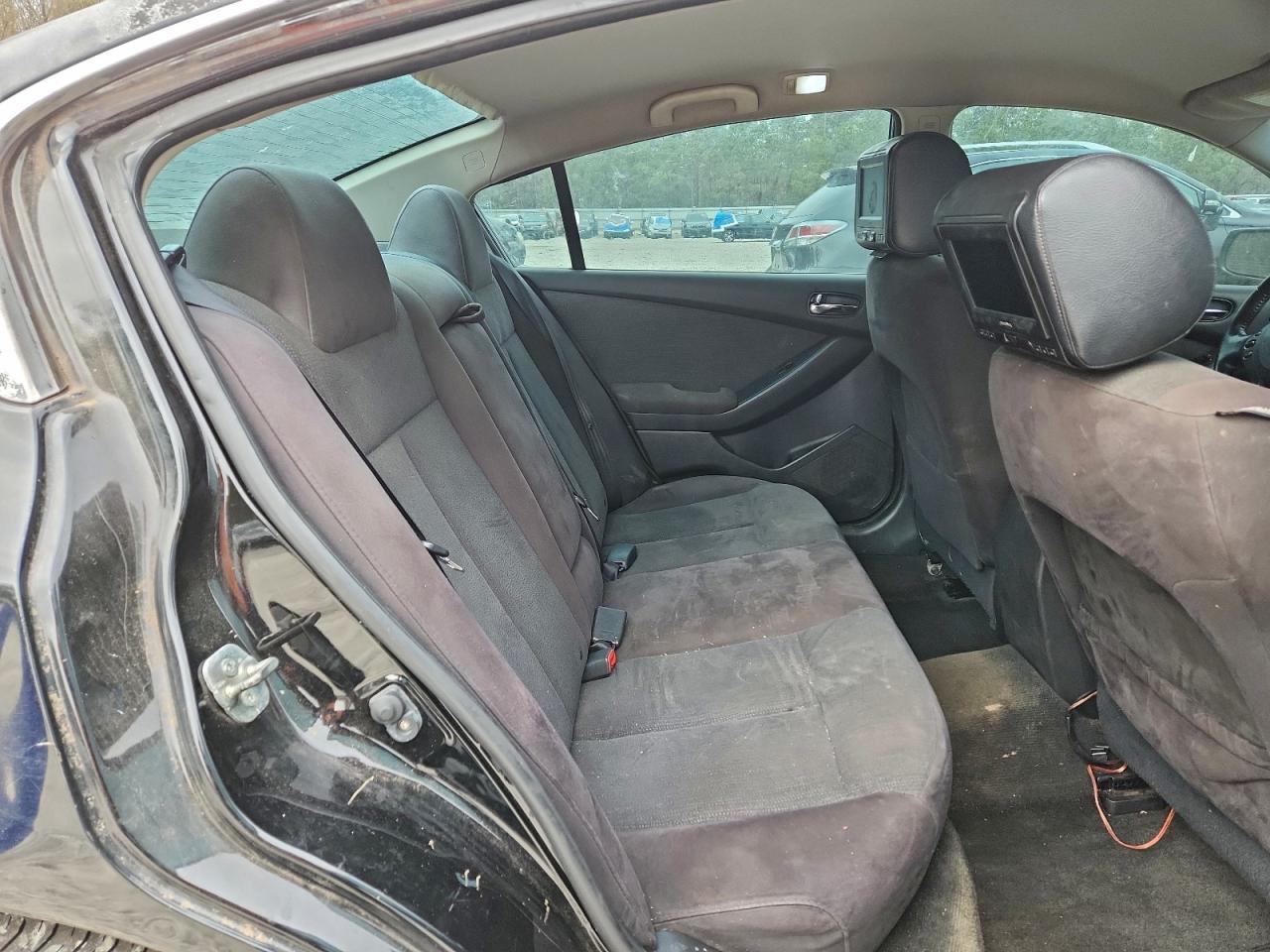 Nissan Altima Base Image 11