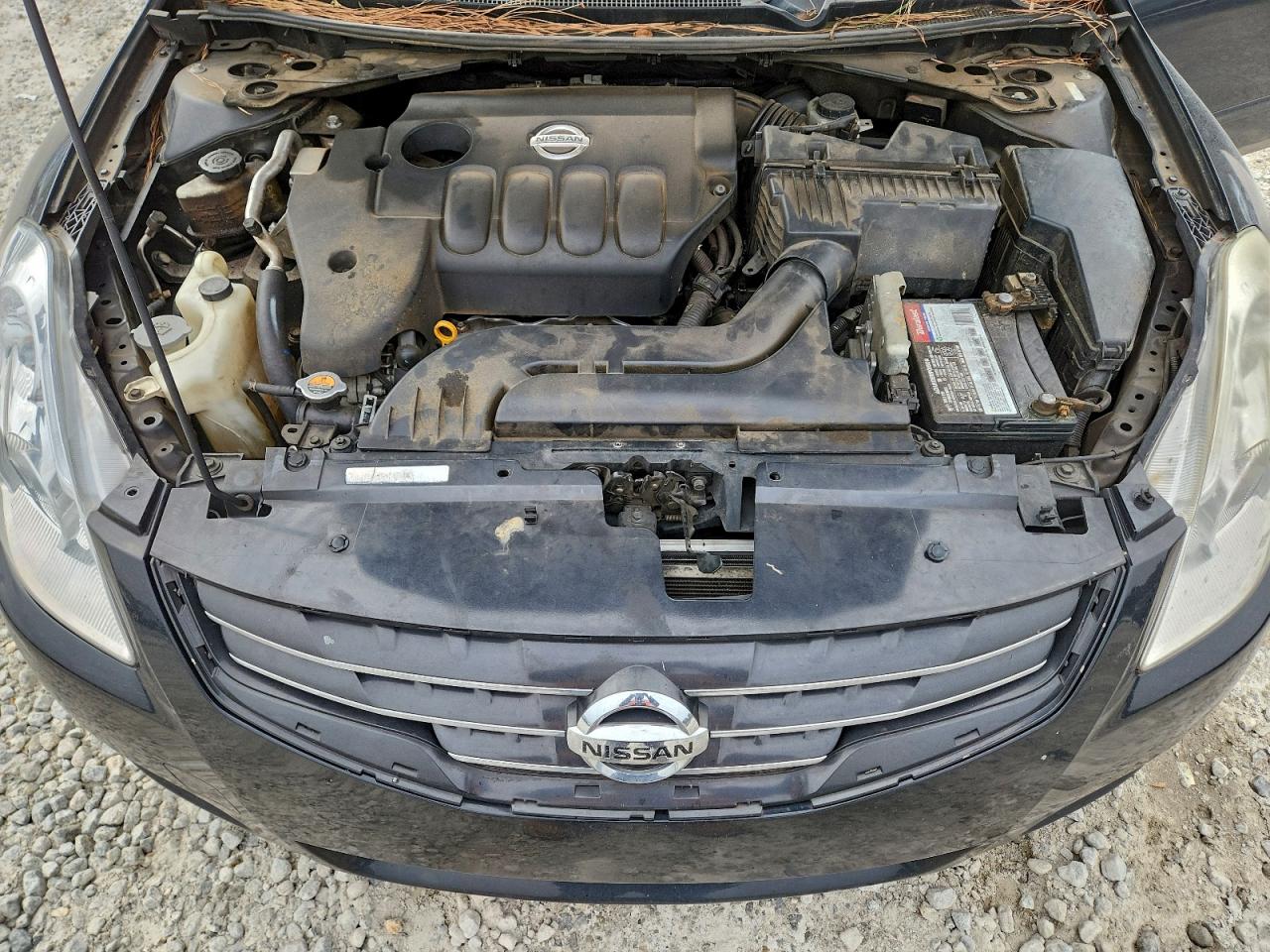 Nissan Altima Base Image 9