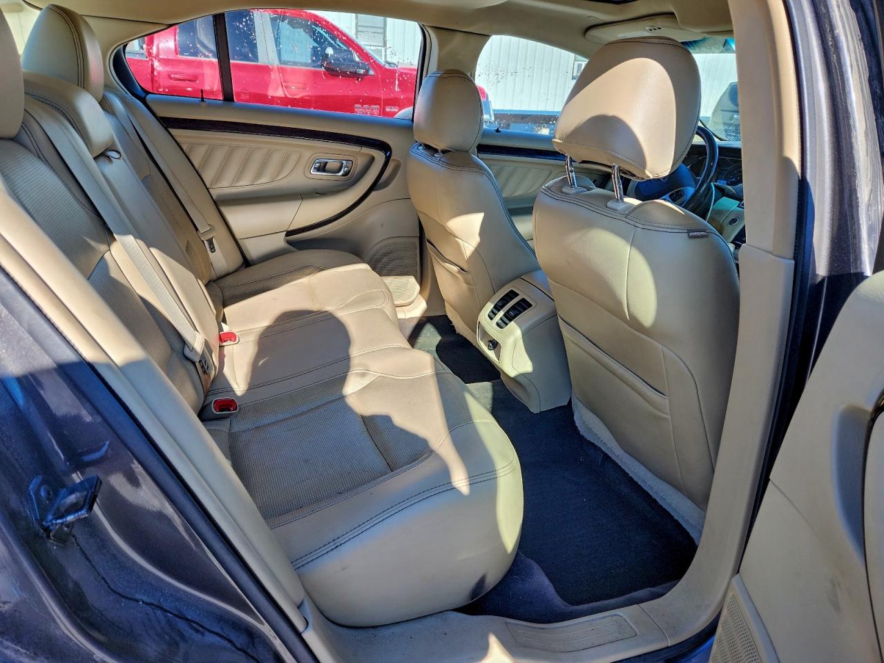 Ford Taurus Limited Image 4