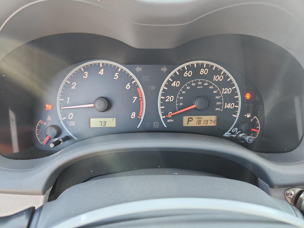 Toyota Corolla Base Image 9