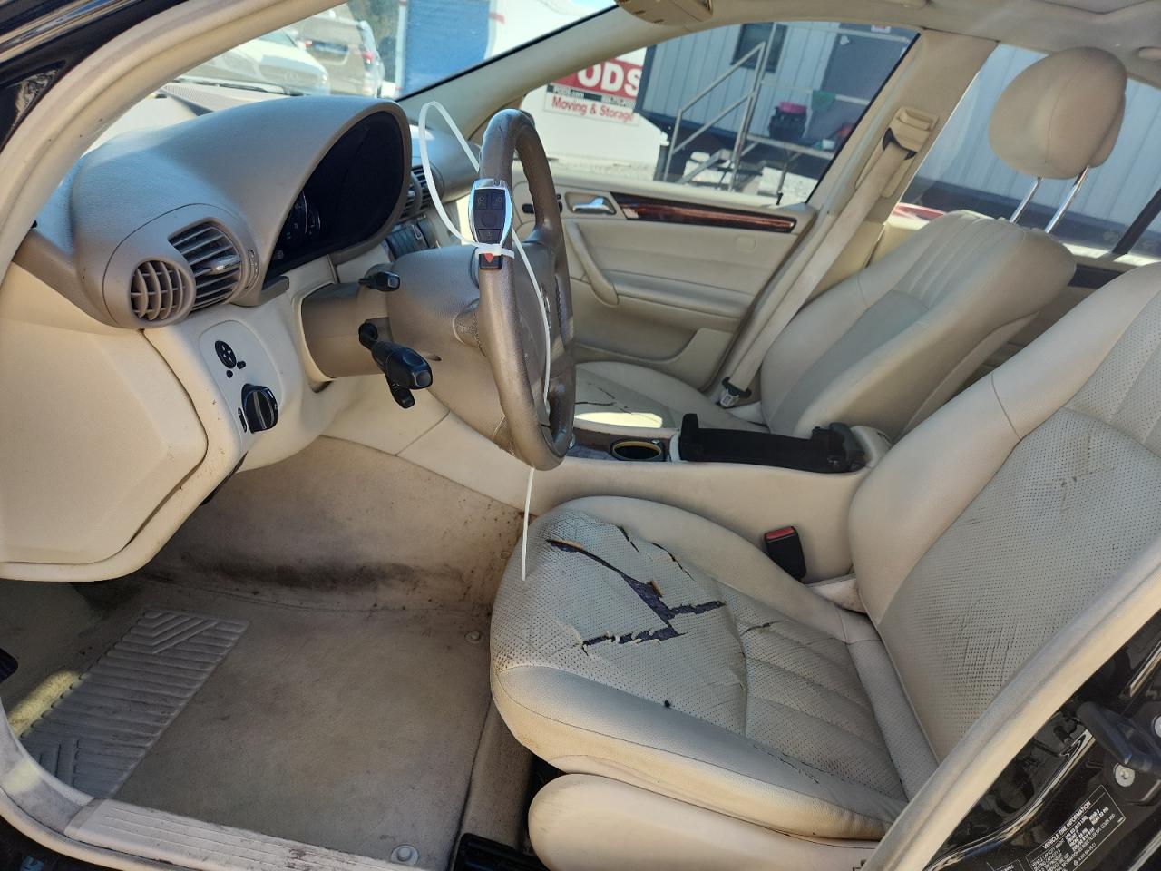 Mercedes-Benz C-Class 350 Image 9