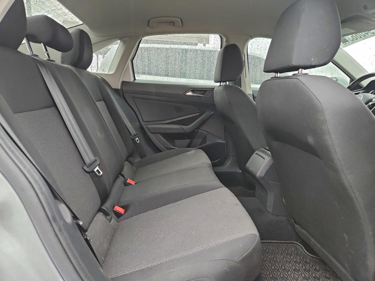 Volkswagen Jetta S Image 9