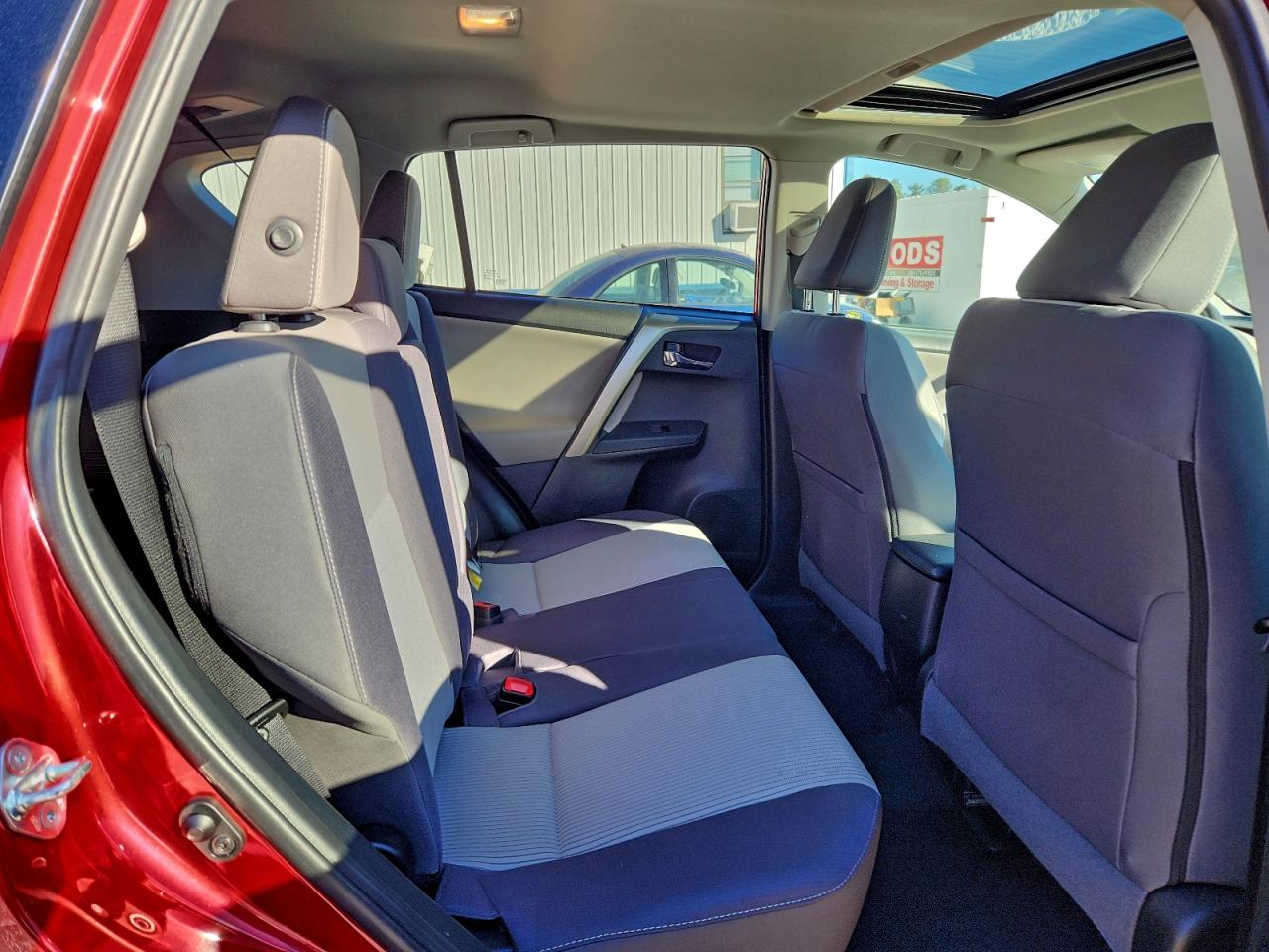 Toyota RAV4 Xle Image 9