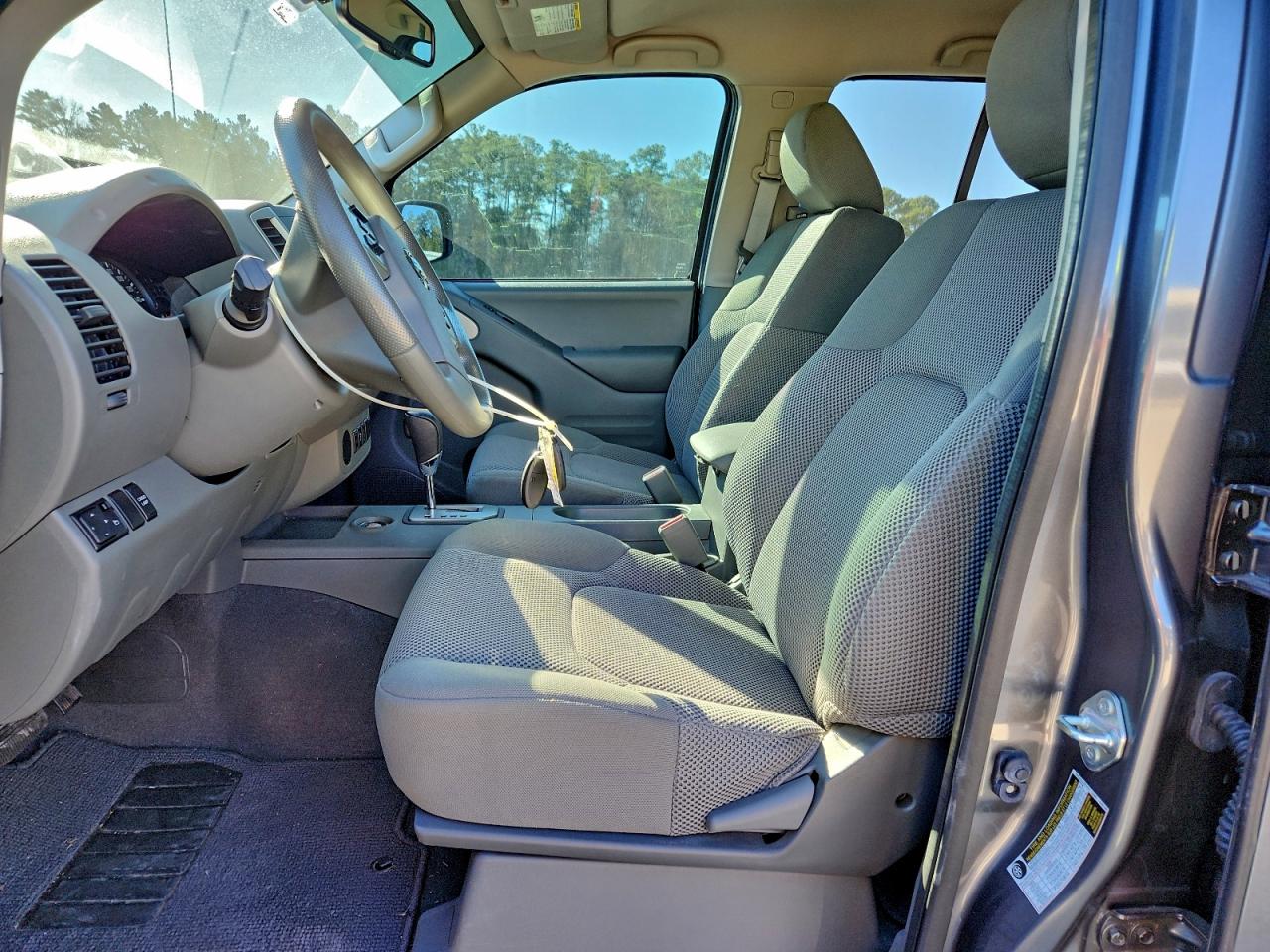 Nissan Frontier S Image 9