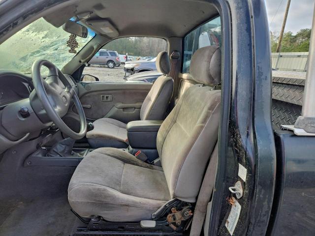 Toyota Tacoma Image 4