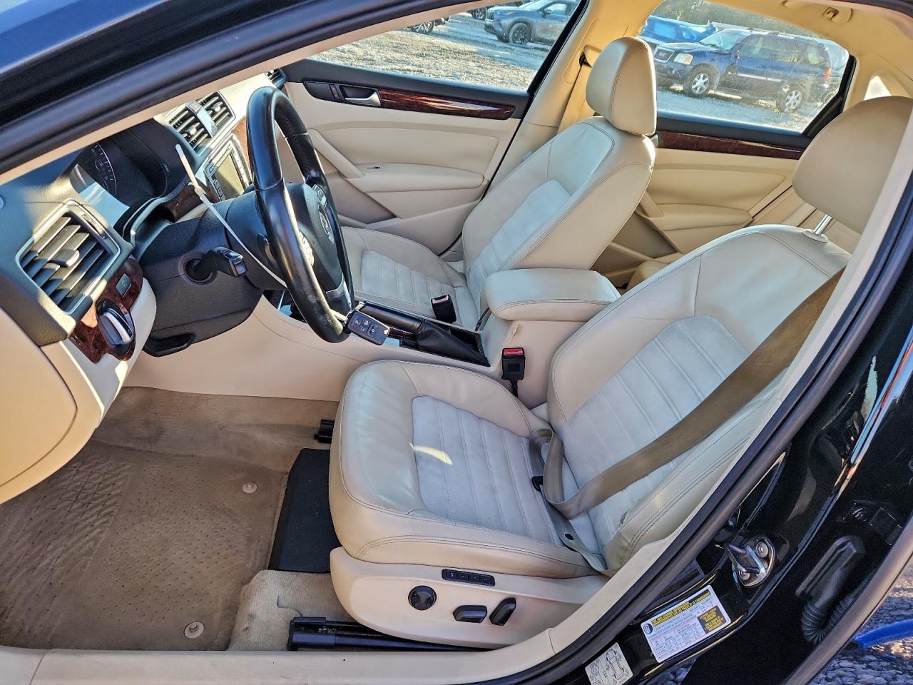 Volkswagen Passat Sel Image 5