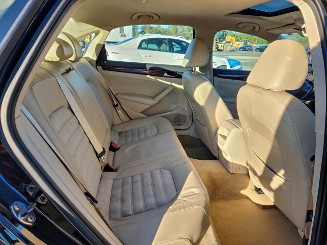 Volkswagen Passat Sel Image 11