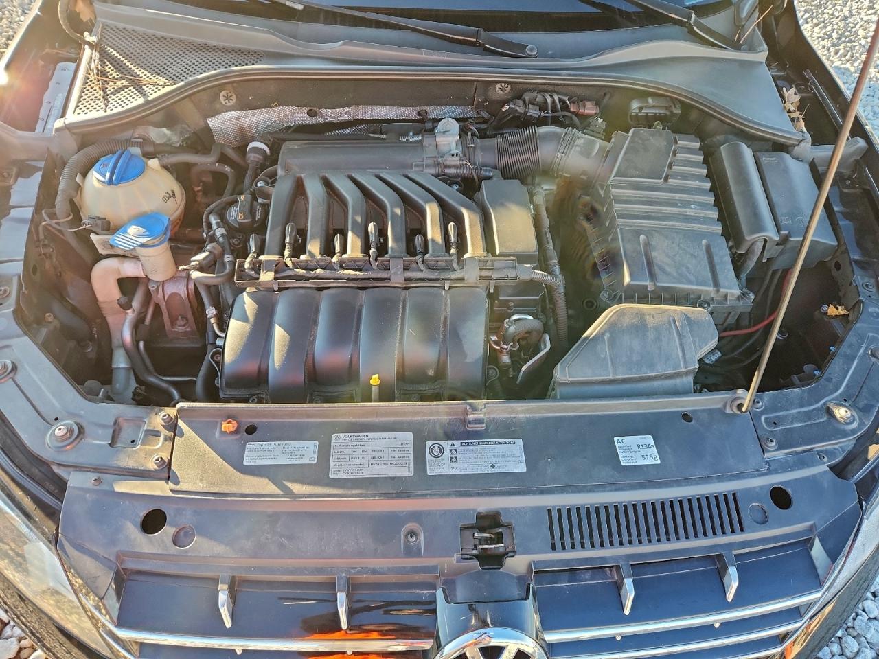 Volkswagen Passat Sel Image 12