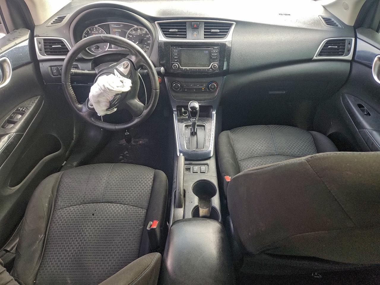 Nissan Sentra S Image 3