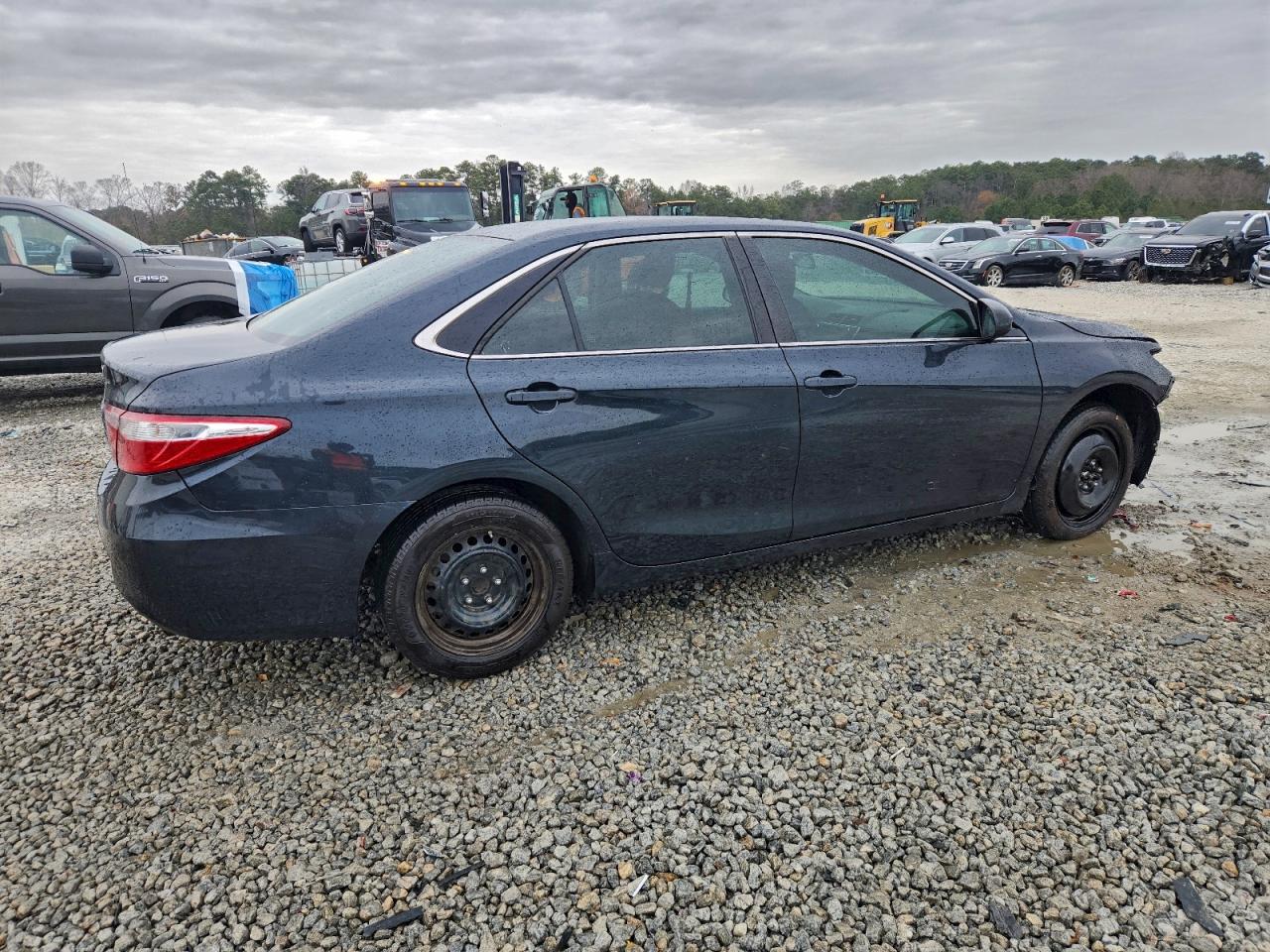 Toyota Camry Le Image 3