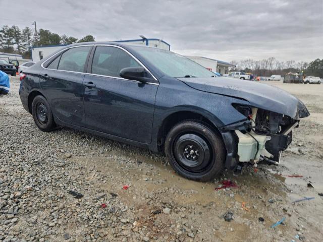 Toyota Camry Le Image 9