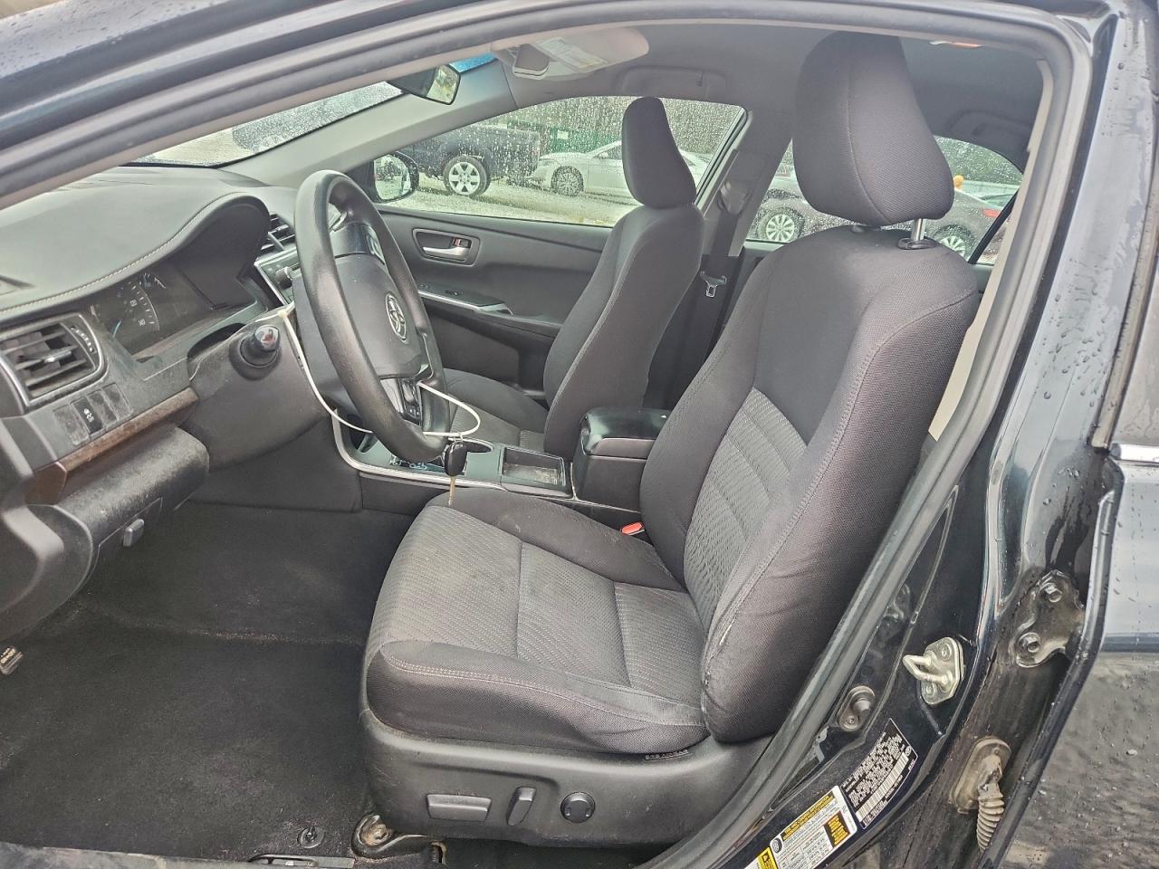 Toyota Camry Le Image 2