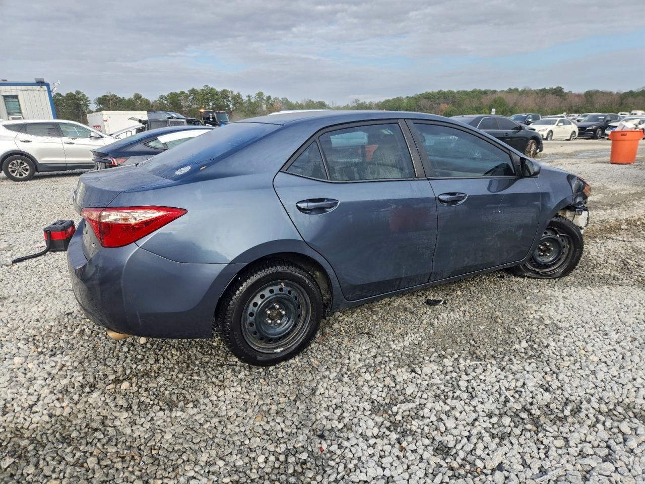 Toyota Corolla L Image 3